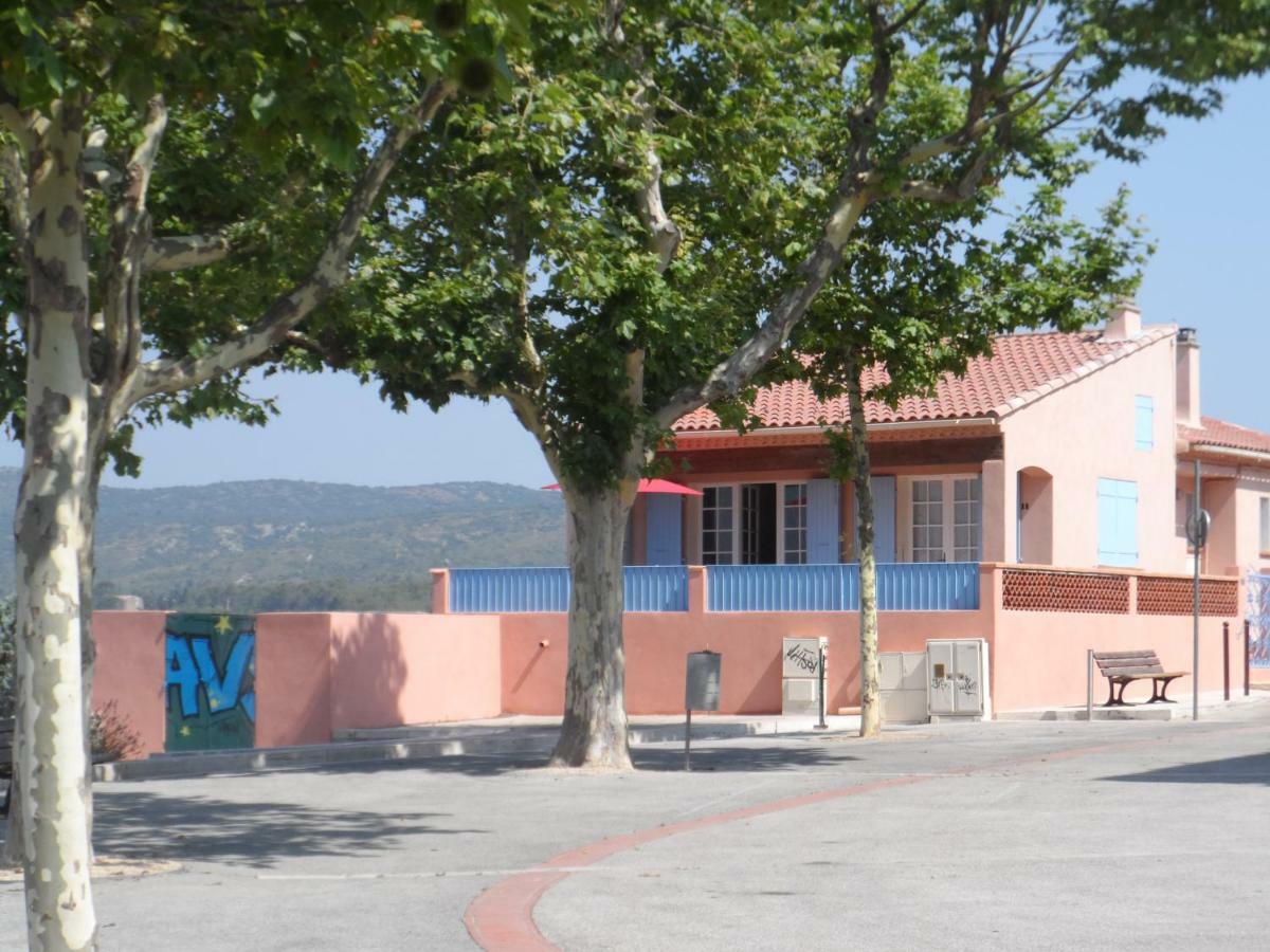Place Du Chateau Pourrieres Екстериор снимка